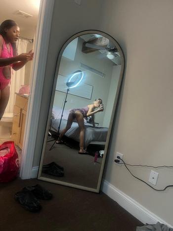  snow, 21  female escort, Chesapeake